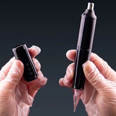 อุปกรณ์การแต่งหน้าแบบถาวรแบบไร้สายสําหรับริมฝีปาก สายหน้าตา ขนาดแบตเตอรี่ 1200mAh การทํางาน ริมฝีปาก Tattoo Academy ผู้ผลิต